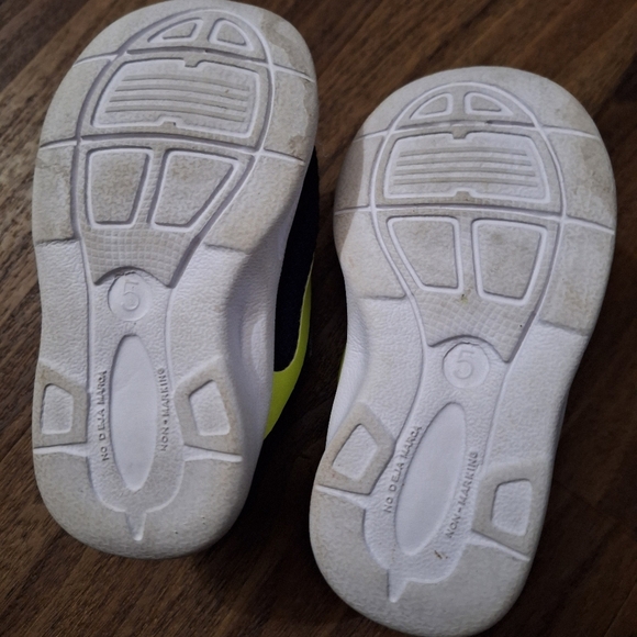 Athletic Works Toddler Kids Navy and Yellow Velcro Strap Sneakers Size 5 - Picture 2 of 2